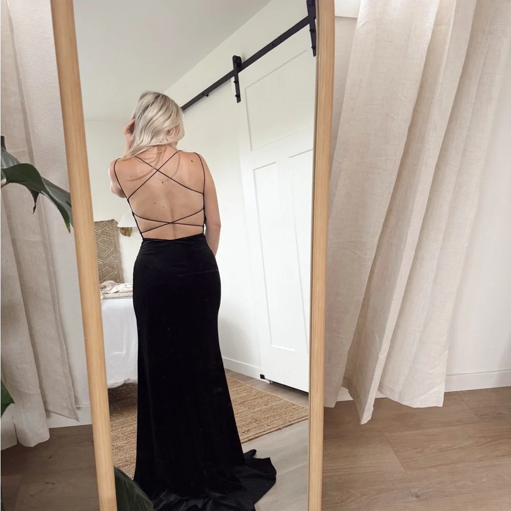 Windsor Elegant Black Evening Dress - Picture 2 of 6